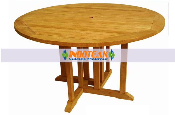 Elegant Round Table